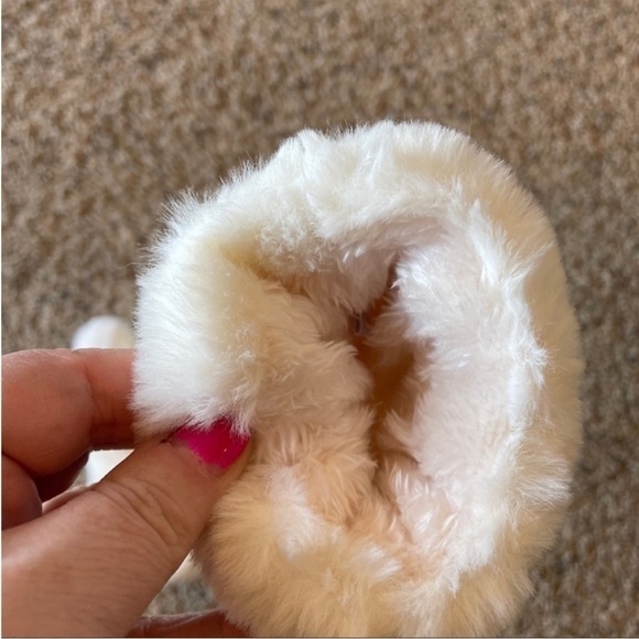 Kawaii Sanrio Plush White Hello Kitty Mittens. NEW - Picture 4 of 4